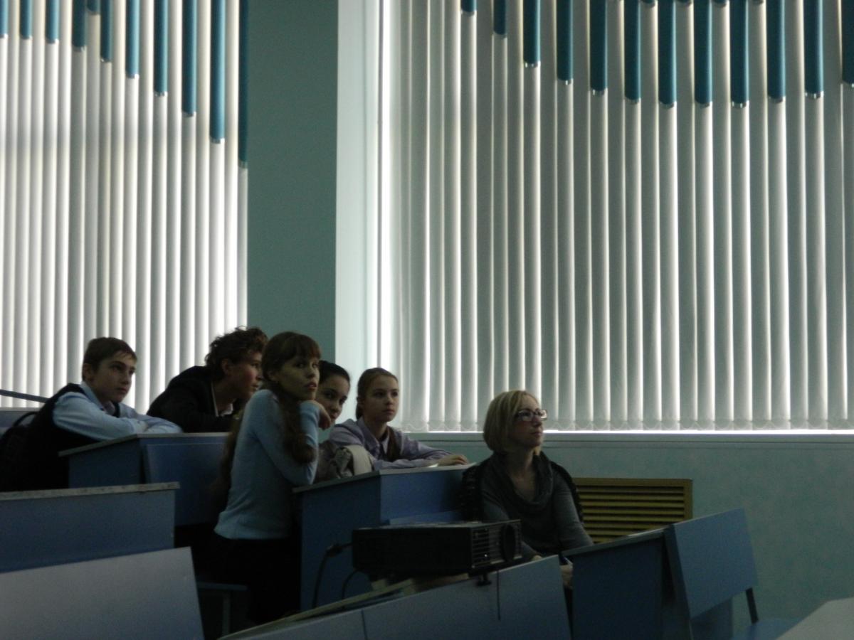 За звание "Знатоки Британии" в интеллектуальном брейн-ринге на английском языке сражались учащиеся средних школ Саратова Фото 1 За звание "Знатоки Британии" в интеллектуальном брейн-ринге на английском языке сражались учащиеся средних школ Саратова Фото 1