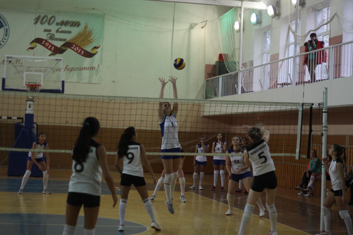 Открытое Первенство Саратовской области по волейболу среди девушек Фото 11
