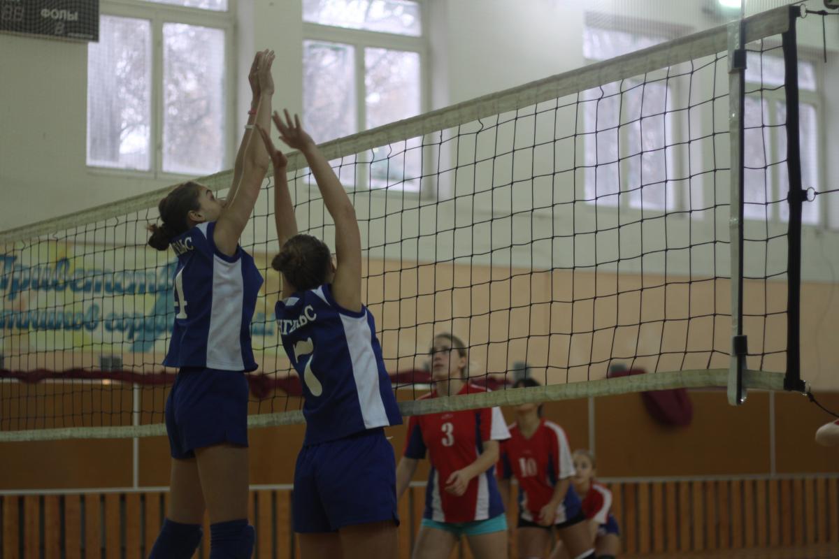 Открытое Первенство Саратовской области по волейболу среди девушек Фото 4
