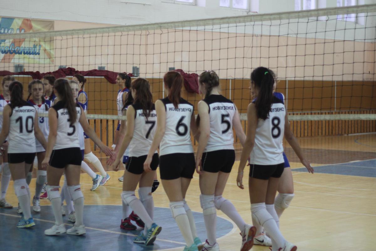 Открытое Первенство Саратовской области по волейболу среди девушек Фото 7