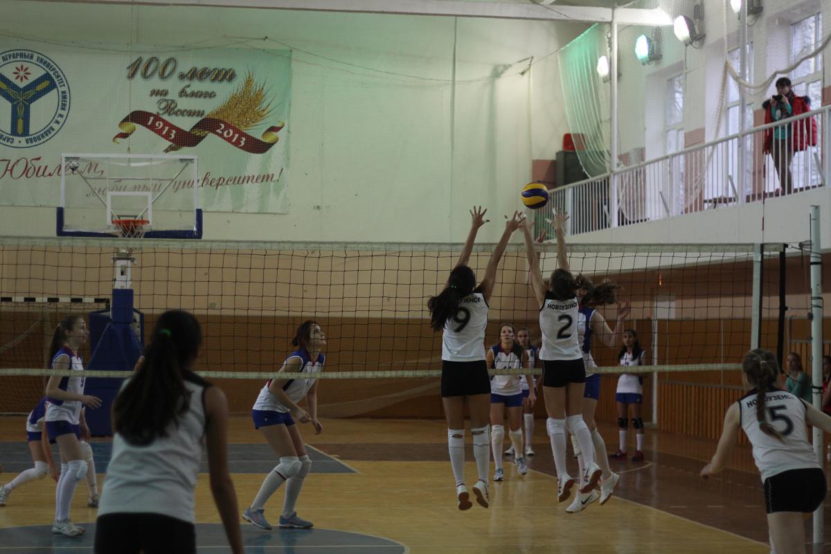 Открытое Первенство Саратовской области по волейболу среди девушек Фото 10