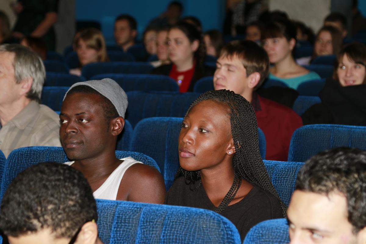 Иностранные студенты на концерте ансамбля "Звон-ка" Фото 3