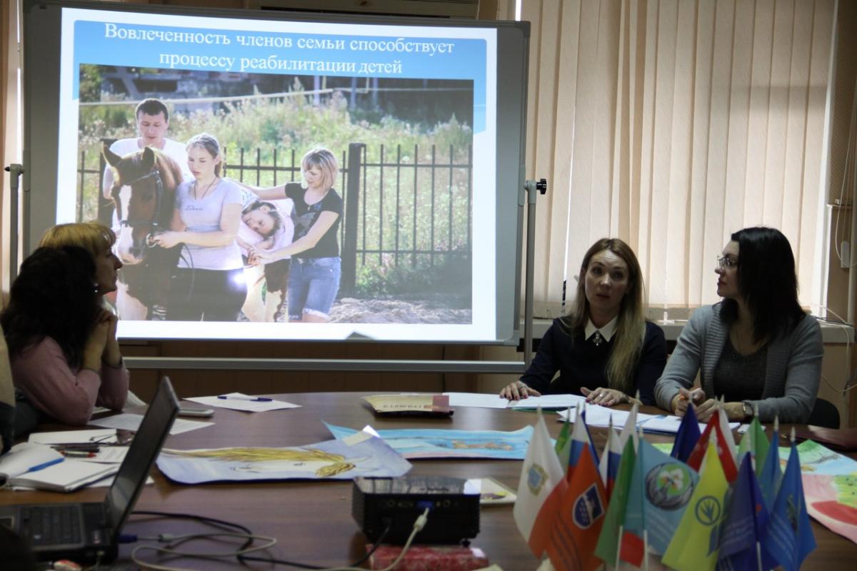 Круглый стол на тему "Развитие иппотерапии в Саратовской области как альтернативного метода социальной адаптации инвалидов" Фото 3
