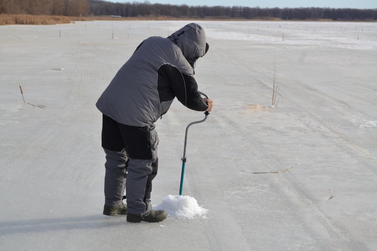 Иностранцы узнали особенности национальной зимней рыбалки Фото 2
