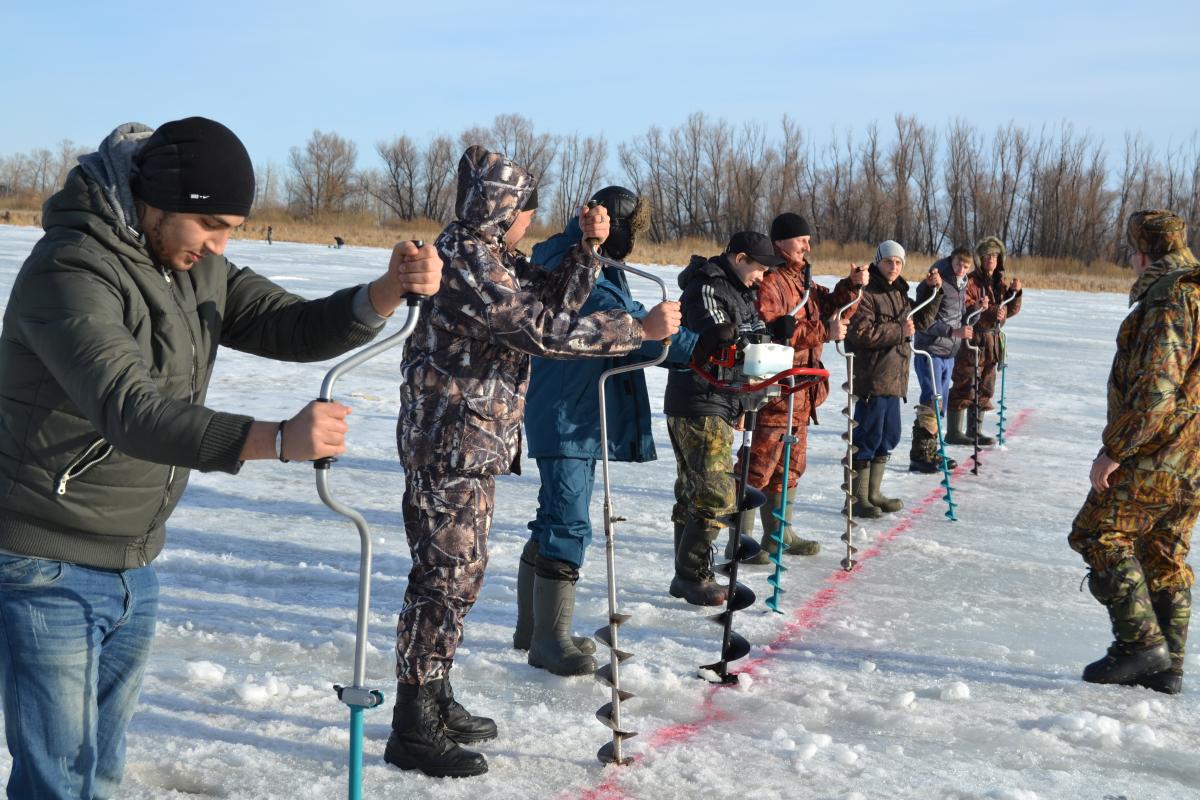 Иностранцы узнали особенности национальной зимней рыбалки Фото 15
