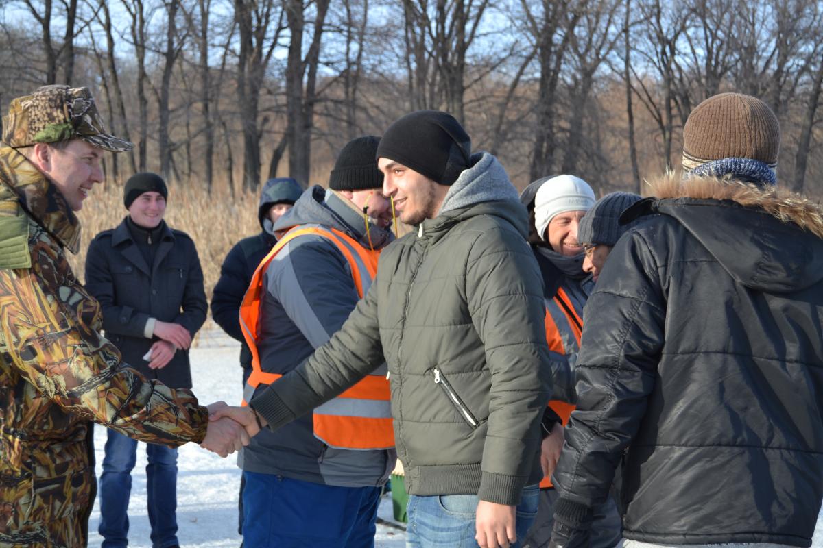 Иностранцы узнали особенности национальной зимней рыбалки Фото 16