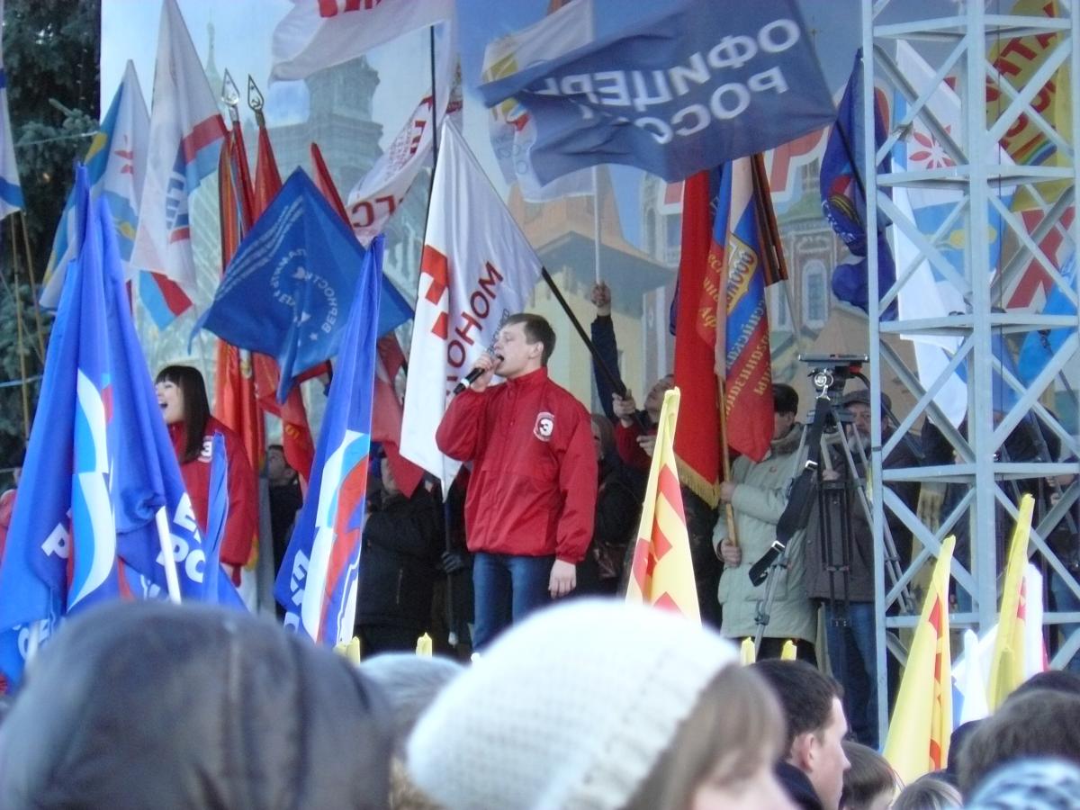 Студенты СГАУ приняли участие в митинге в честь годовщины возвращения Крыма в состав РФ Фото 5