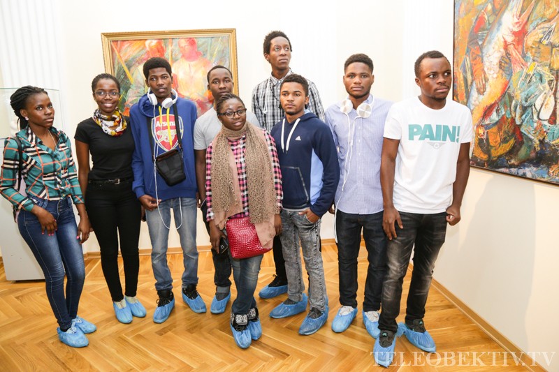 3 апреля 2015 года иностранные слушатели подготовительного отделения СГАУ посетили открытие выставки Фото 3
