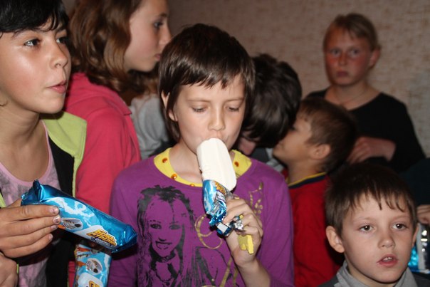 Ко дню Победы детям и ветеранам, в госпитали Донецка активисты СДР доставили маленькую радость Фото 8