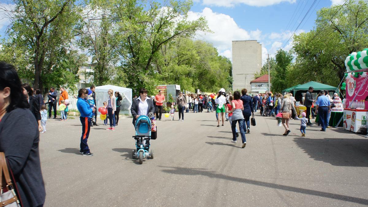 Открытие бегового сезона и выставка сельскохозяйственной и декоративной птицы на саратовском ипподроме Фото 8