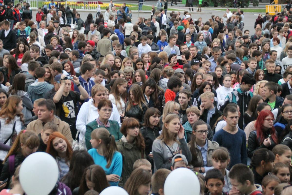 Студенты добровольцы приняли участие в проведении Всероссийского дня трезвости на главной площади города. Фото 1