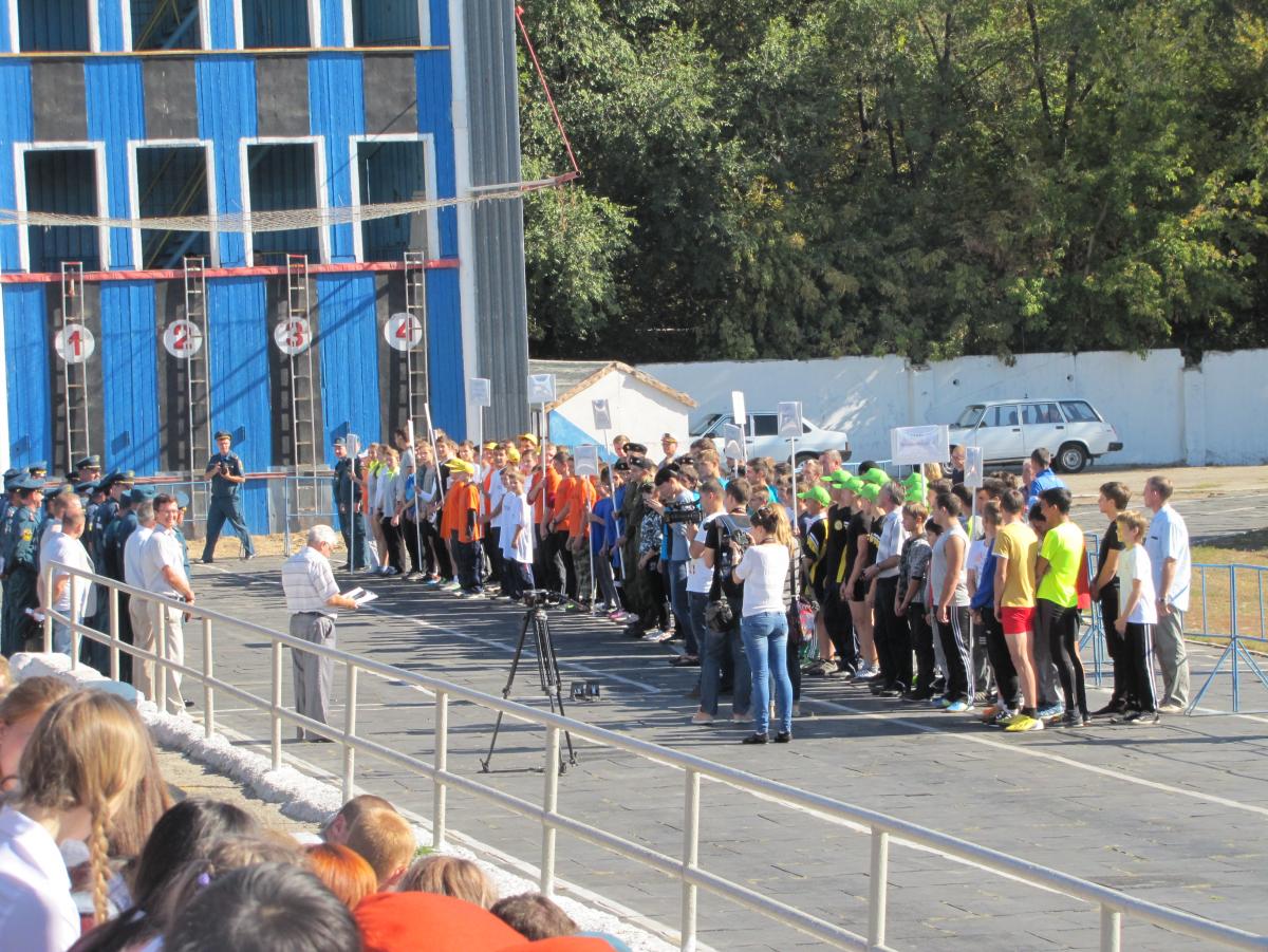 На стадионе «Торпедо» прошли областные соревнования добровольных дружин юных пожарных Фото 5
