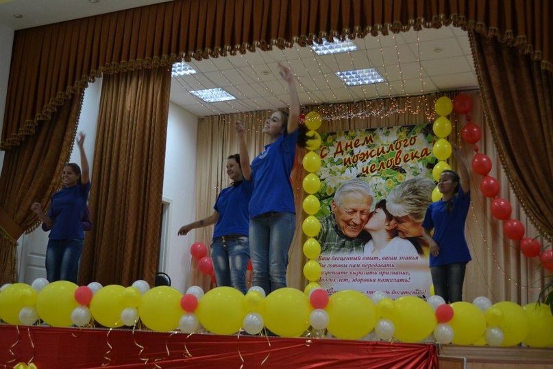 Студенты-активисты ФИиП устроили праздник пожилым людям Фото 5