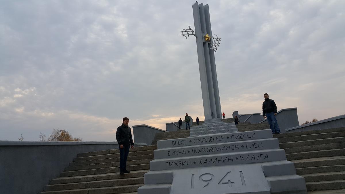 Студенты-первокурсники победили вместе с кураторами в фотокроссе, посвященном Дню народного единства