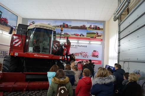 Выпускники Калининского района на «Дне открытых дверей» Фото 1