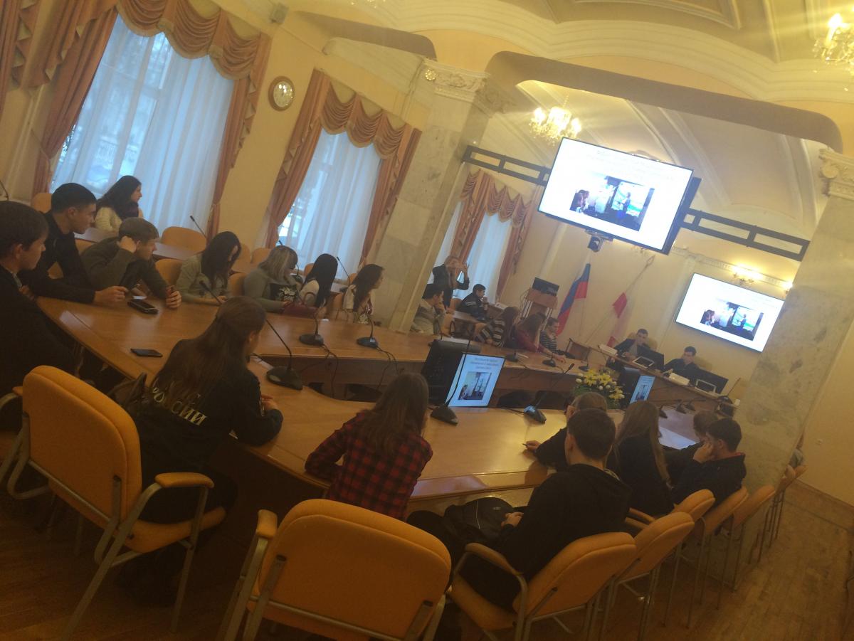 Круглый стол с презентацией деятельности Союза выпускников интернатных учреждений области, созданного при поддержке Уполномоченного по правам ребенка в Саратовской области. Фото 4 Круглый стол с презентацией деятельности Союза выпускников интернатных учреждений области, созданного при поддержке Уполномоченного по правам ребенка в Саратовской области. Фото 4
