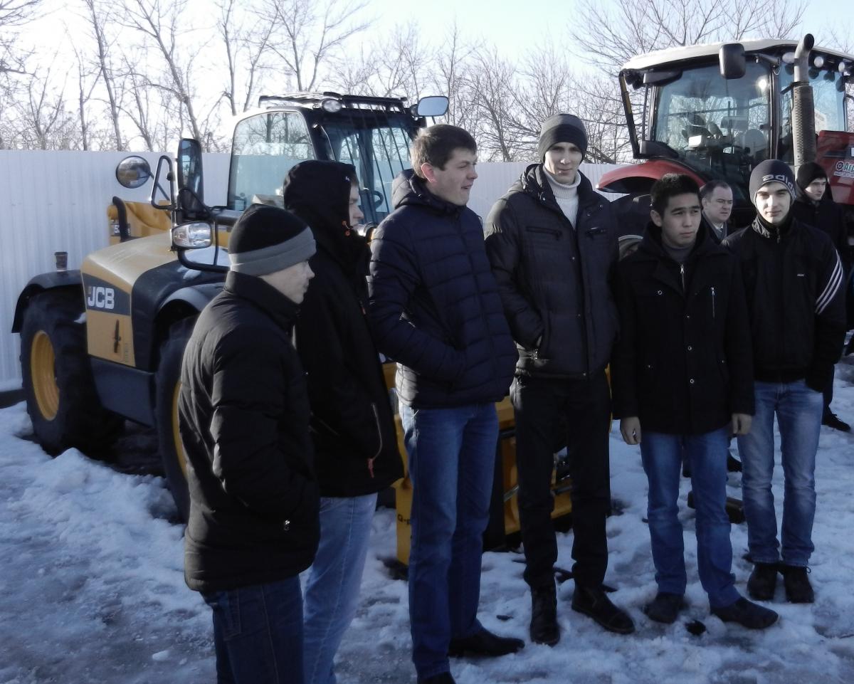 Увлекательная экскурсия для студентов 3 курса (группы Б-АИ-ТО-301) направления подготовки «Агроинженерия»на производственной площадке ЗАО «Агросоюз-Маркет» регионального дилера ОАО «КЗ «Ростсельмаш» Фото 1 Увлекательная экскурсия для студентов 3 курса (группы Б-АИ-ТО-301) направления подготовки «Агроинженерия»на производственной площадке ЗАО «Агросоюз-Маркет» регионального дилера ОАО «КЗ «Ростсельмаш» Фото 1