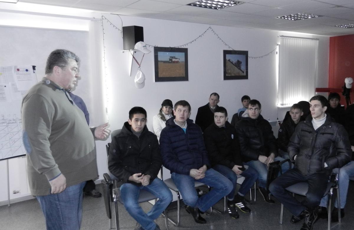 Увлекательная экскурсия для студентов 3 курса (группы Б-АИ-ТО-301) направления подготовки «Агроинженерия»на производственной площадке ЗАО «Агросоюз-Маркет» регионального дилера ОАО «КЗ «Ростсельмаш» Фото 4 Увлекательная экскурсия для студентов 3 курса (группы Б-АИ-ТО-301) направления подготовки «Агроинженерия»на производственной площадке ЗАО «Агросоюз-Маркет» регионального дилера ОАО «КЗ «Ростсельмаш» Фото 4