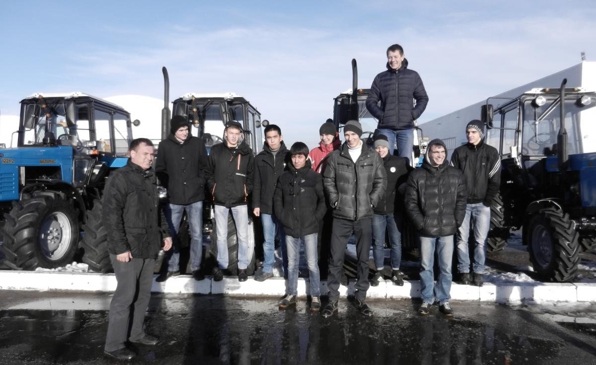 Увлекательная экскурсия для студентов 3 курса (группы Б-АИ-ТО-301) направления подготовки «Агроинженерия»на производственной площадке ЗАО «Агросоюз-Маркет» регионального дилера ОАО «КЗ «Ростсельмаш» Фото 6 Увлекательная экскурсия для студентов 3 курса (группы Б-АИ-ТО-301) направления подготовки «Агроинженерия»на производственной площадке ЗАО «Агросоюз-Маркет» регионального дилера ОАО «КЗ «Ростсельмаш» Фото 6
