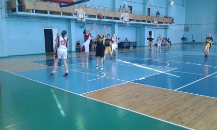 Соревнования по баскетболу среди девушек Фото 1