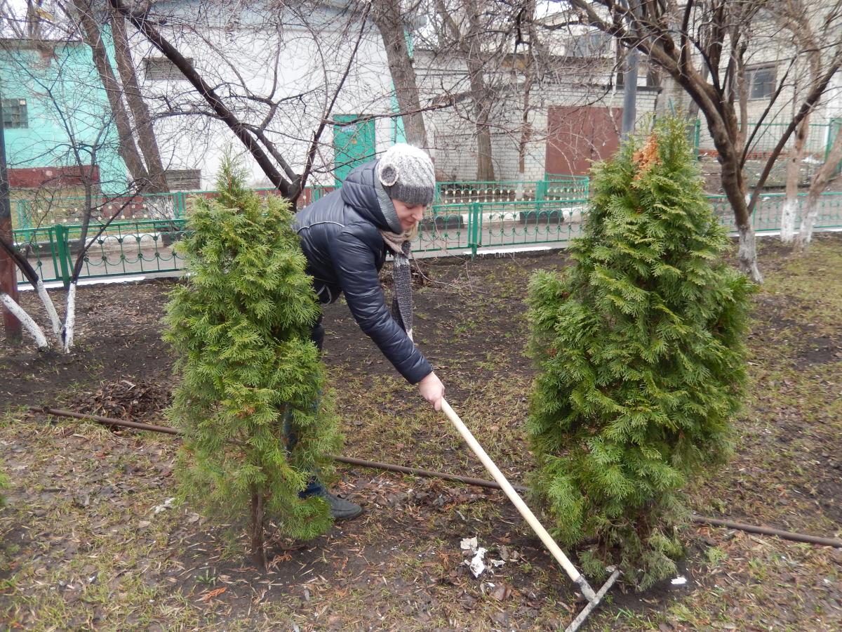 Коллектив кафедры на субботнике Фото 5