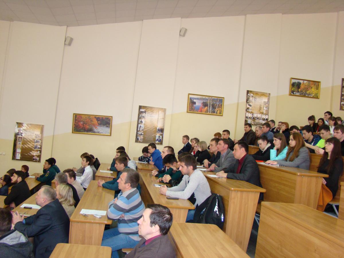 Пленарное заседание ФИиП по результатам работы конференции по итогам научно-исследовательской и производственной работы студентов за 2015 год. Фото 2
