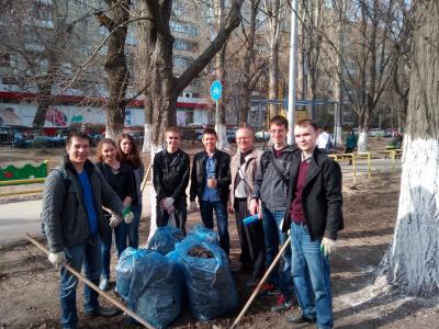 НАВЕЛИ ПОРЯДОК В СКВЕРЕ ПО УЛ. РАХОВА