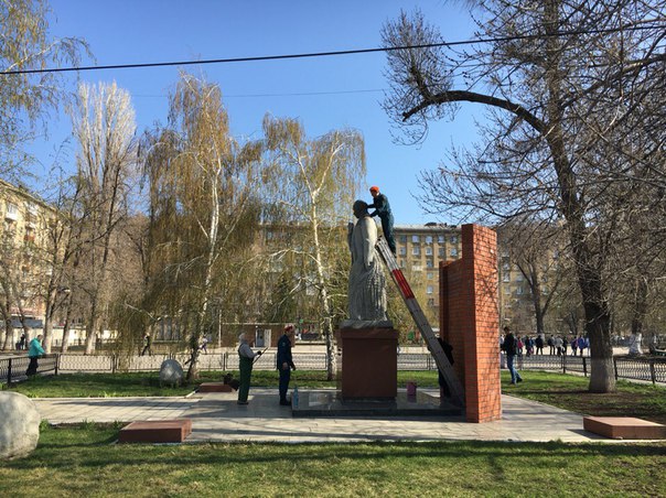 Студенты факультета инженерии и природообустройства провели плановый субботник. Фото 1