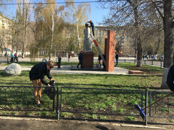 Студенты факультета инженерии и природообустройства провели плановый субботник. Фото 3
