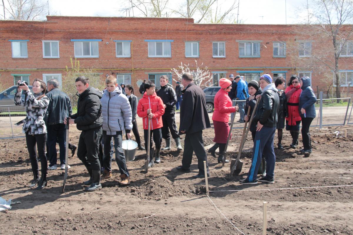 УНПО "Поволжье" Саратовского ГАУ заложили парк в п. Степное Энгельсского района. Фото 6