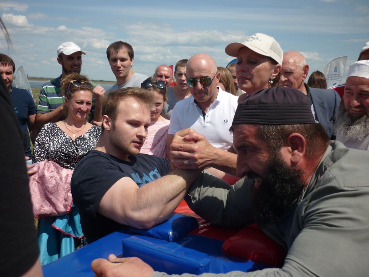 Спортсмены сборной команды СГАУ им. Н.И.Вавилова по армрестлингу заняли 2 место на Сабантуе. Фото 2