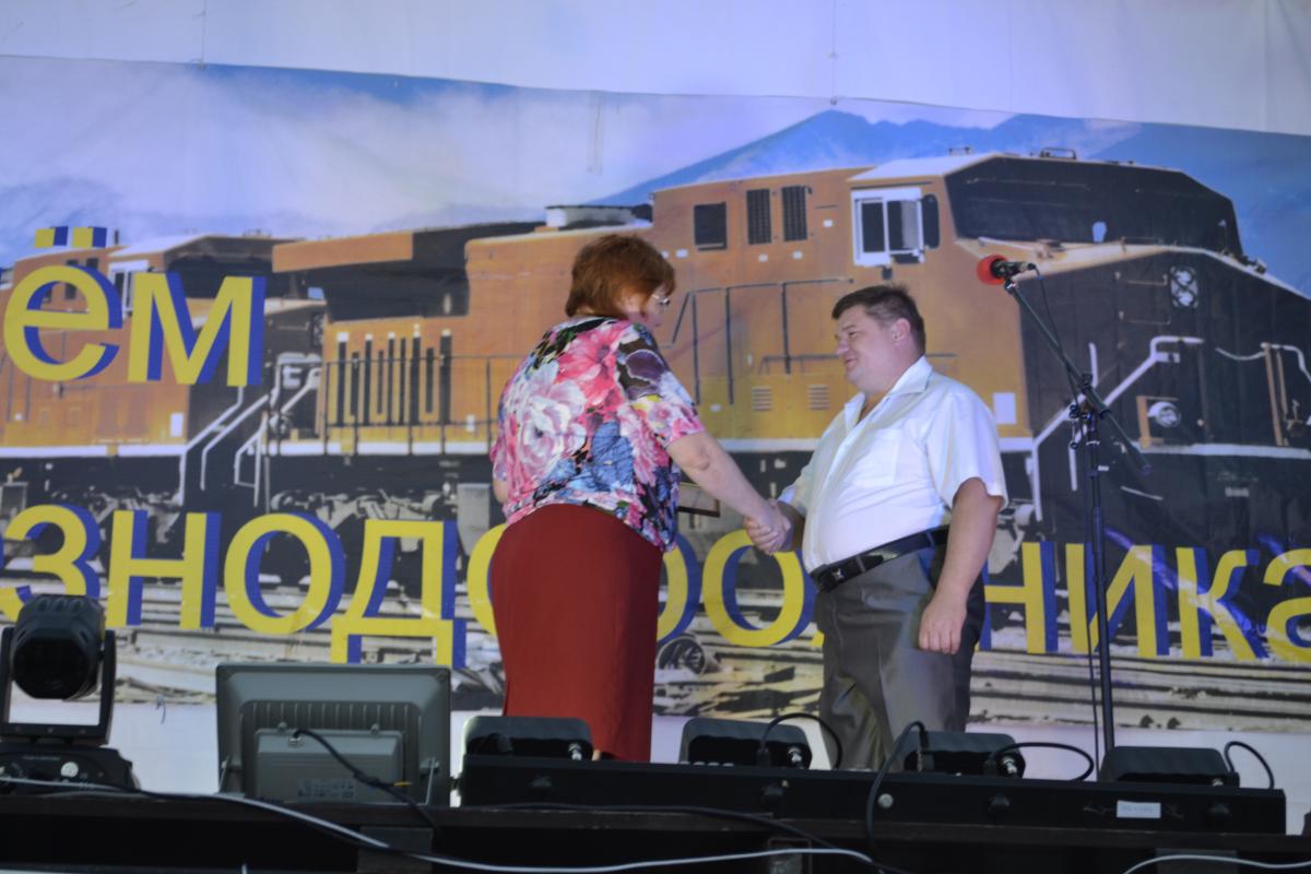 Студклуб Саратовского ГАУ поздравил жителей Ершовского района с днем железнодорожника. Фото 6