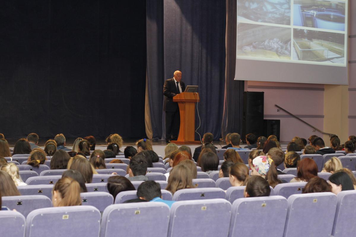 13 сентября  в актовом зале учебного комплекса №3 состоялся открытый диалог ректора со студентами. Фото 5