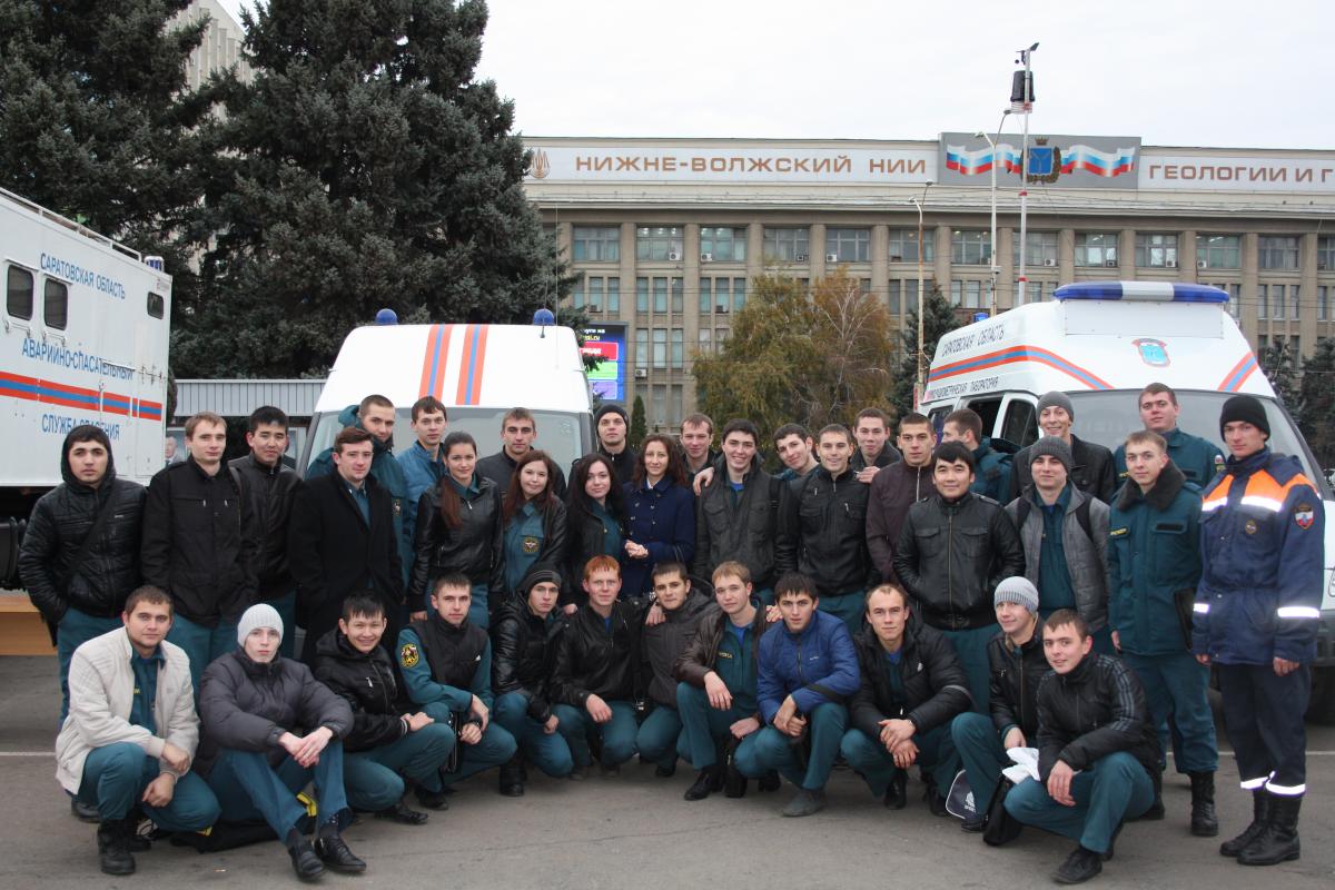 На Театральной площади сотрудники МЧС тушили пожар, обезвреживали взрывчатое вещество и искали человека Фото 19 На Театральной площади сотрудники МЧС тушили пожар, обезвреживали взрывчатое вещество и искали человека Фото 19