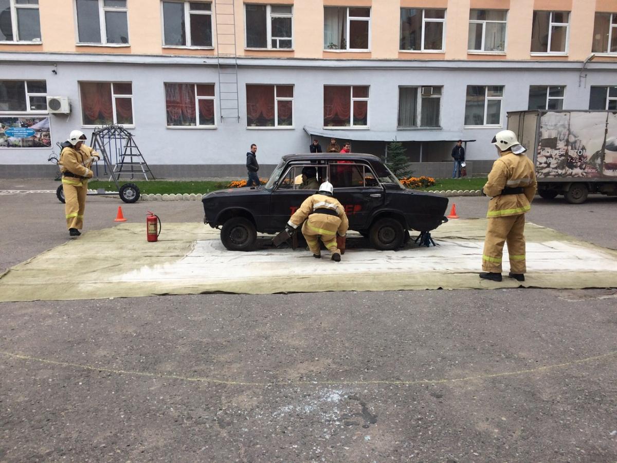 Лучшая команда ФГБОУ ВО Саратовский ГАУ им. Н.И.Вавилова по проведению аварийно-спасательных работ при ликвидации чрезвычайных ситуаций на автомобильном транспорте в 2016 году Фото 4 Лучшая команда ФГБОУ ВО Саратовский ГАУ им. Н.И.Вавилова по проведению аварийно-спасательных работ при ликвидации чрезвычайных ситуаций на автомобильном транспорте в 2016 году Фото 4