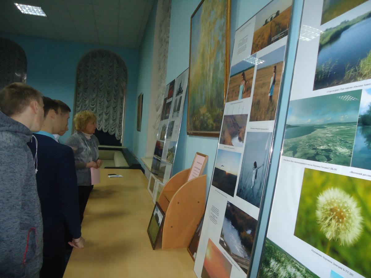 Посещение фотовыставки к 80-летию Саратовской области Фото 5