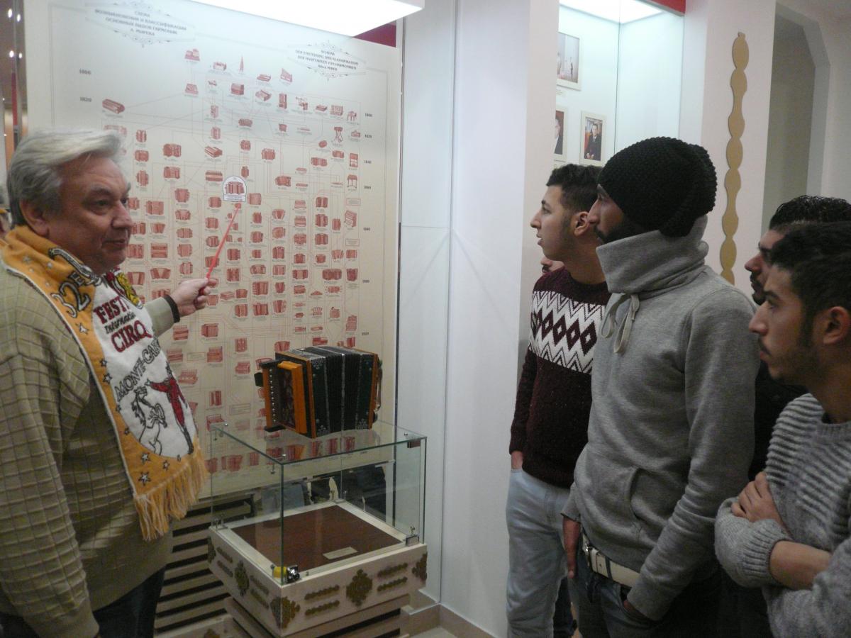 Иностранцы посетили Музей саратовской гармоники Фото 1