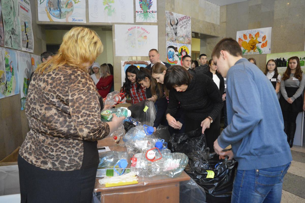 Саратовских студентов учили раздельно собирать отходы Фото 2