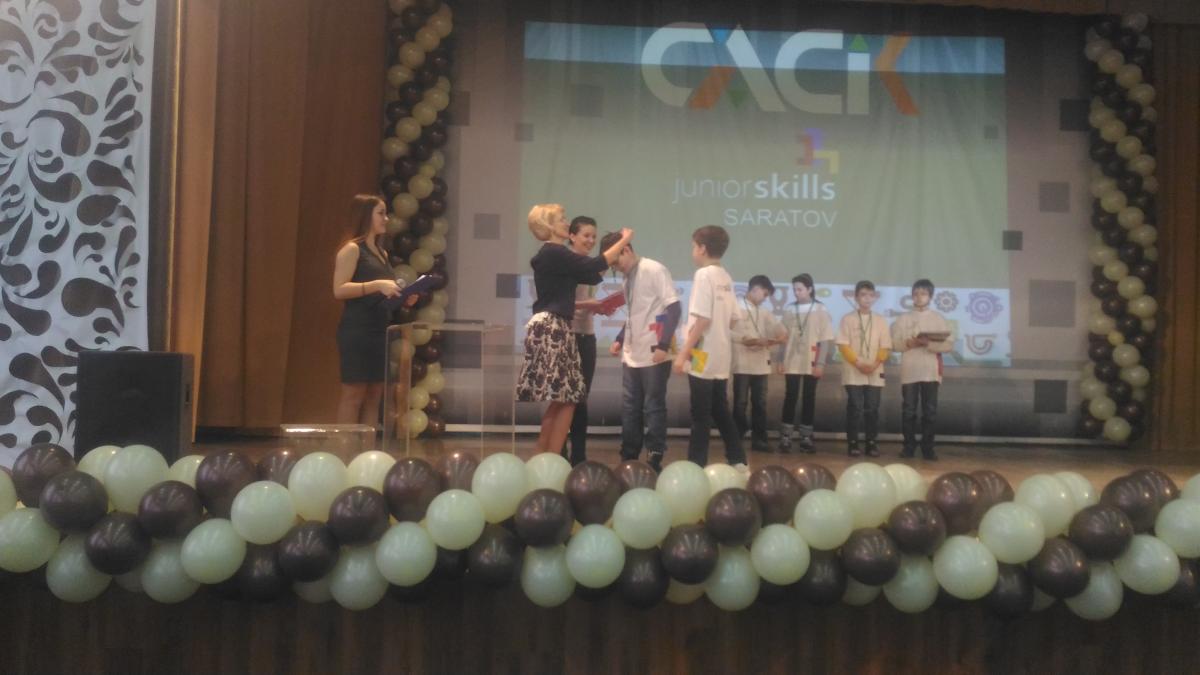 Воспитанники ЦМИТ "Инноватор" Инжинирингового центра заняли призовые 1-е и 2-е места на JuniorSkills Саратов Фото 14