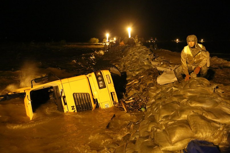 Министр МЧС РФ В.А.Пучков наградил добровольцев, боровшихся с наводнением на Дальнем Востоке Фото 3