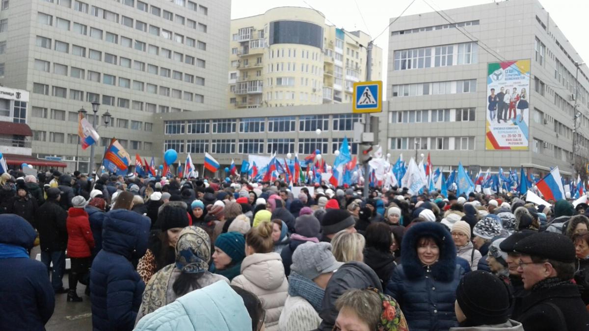 Преподаватели кафедры на митинге-концерте в честь 3-летия присоединения Крыма к России Фото 2