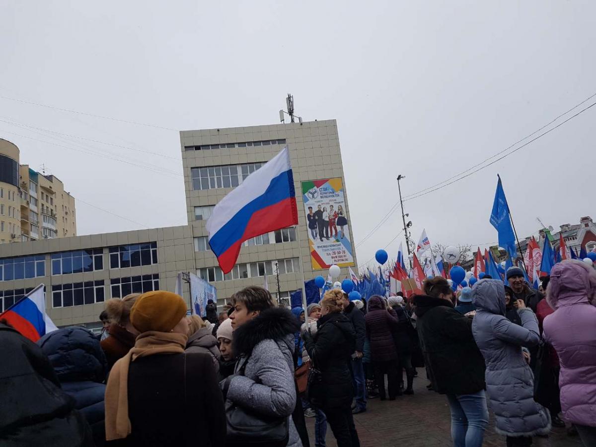 Преподаватели кафедры на митинге-концерте в честь 3-летия присоединения Крыма к России Фото 3