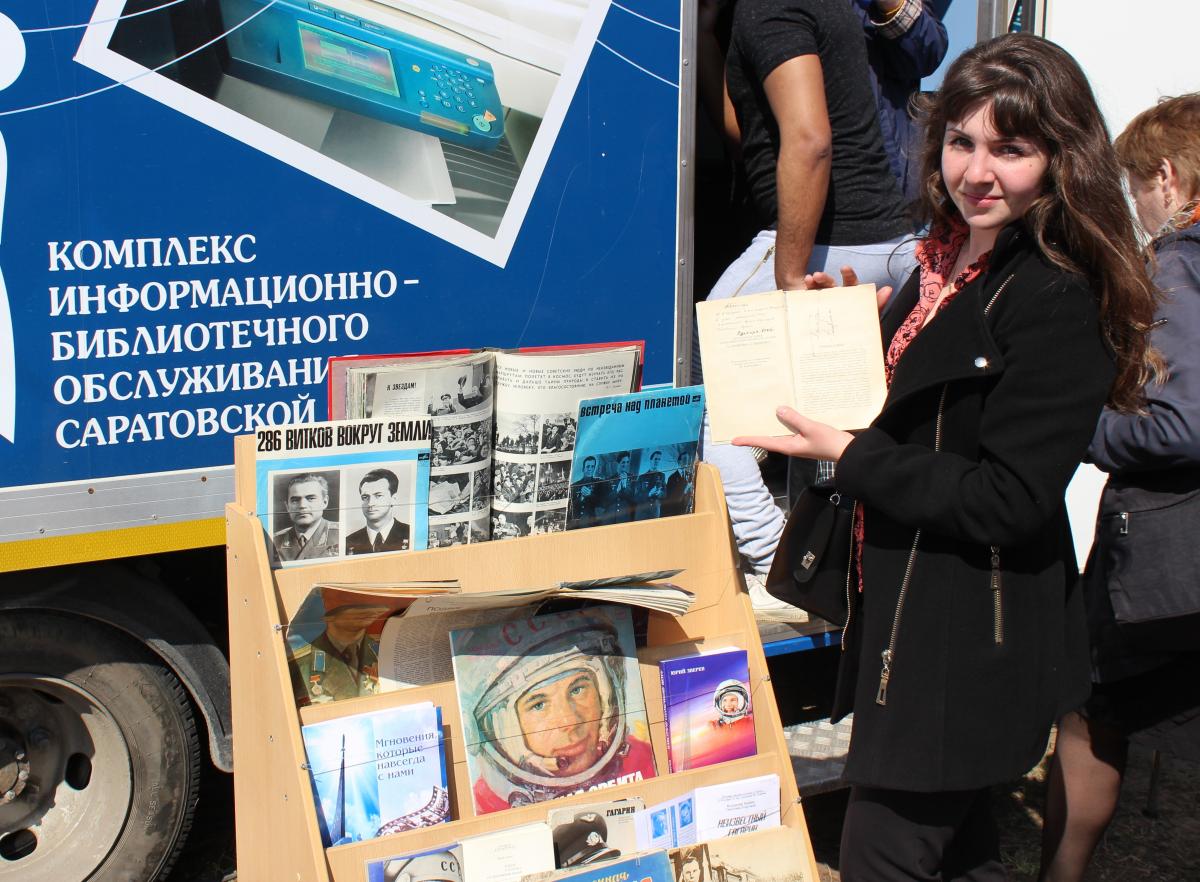 «Звёзды становятся ближе…» Экскурсионная поездка с иностранными студентами и слушателями на место приземления Ю.А. Гагарина Фото 15