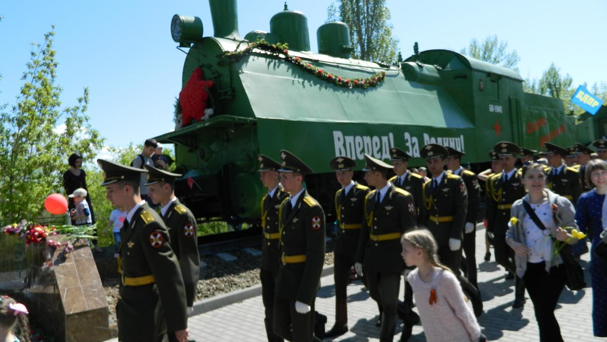 Преподаватели кафедры "Иностранные языки и культура речи" приняли участие в праздновании Дня Победы 9 мая 2017 года Фото 8