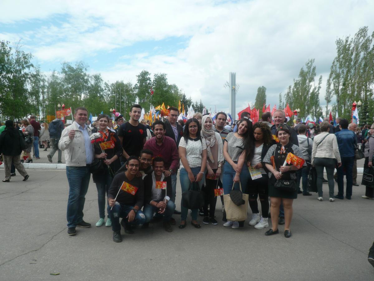 Иностранные слушатели и студенты на празднике «День победы» Фото 5