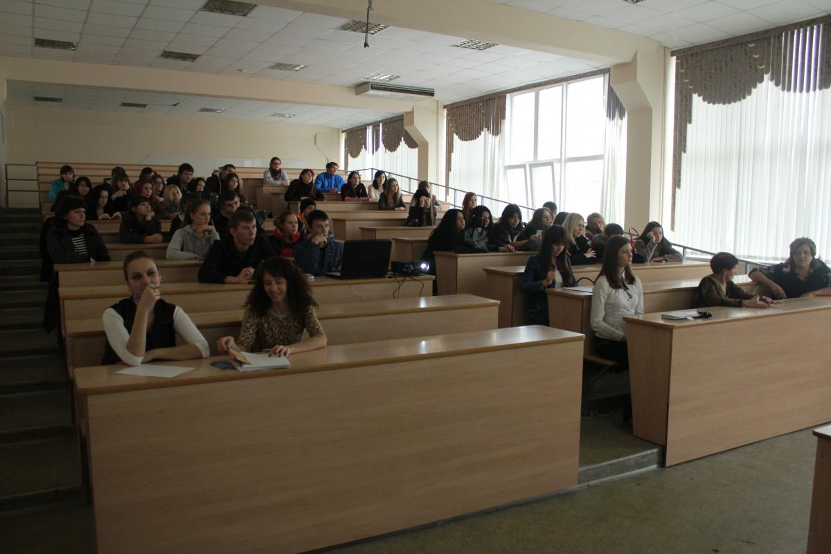 Учащиеся Саратовского финансово-технологического техникума на дне открытых дверей в СГАУ Фото 9