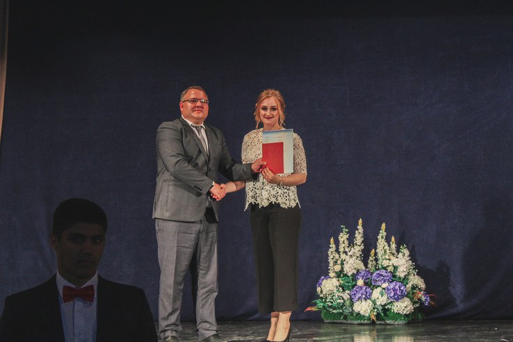 Торжественная церемония вручения дипломов выпускникам 2017 года Фото 1 Торжественная церемония вручения дипломов выпускникам 2017 года Фото 1