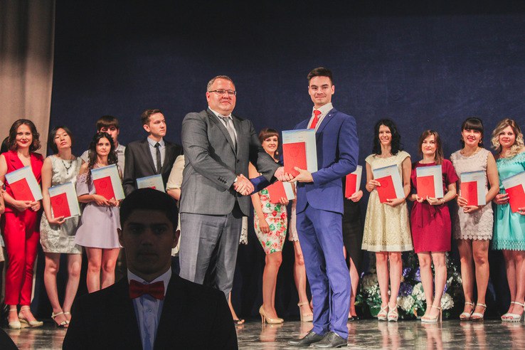 Торжественная церемония вручения дипломов выпускникам 2017 года Фото 5 Торжественная церемония вручения дипломов выпускникам 2017 года Фото 5