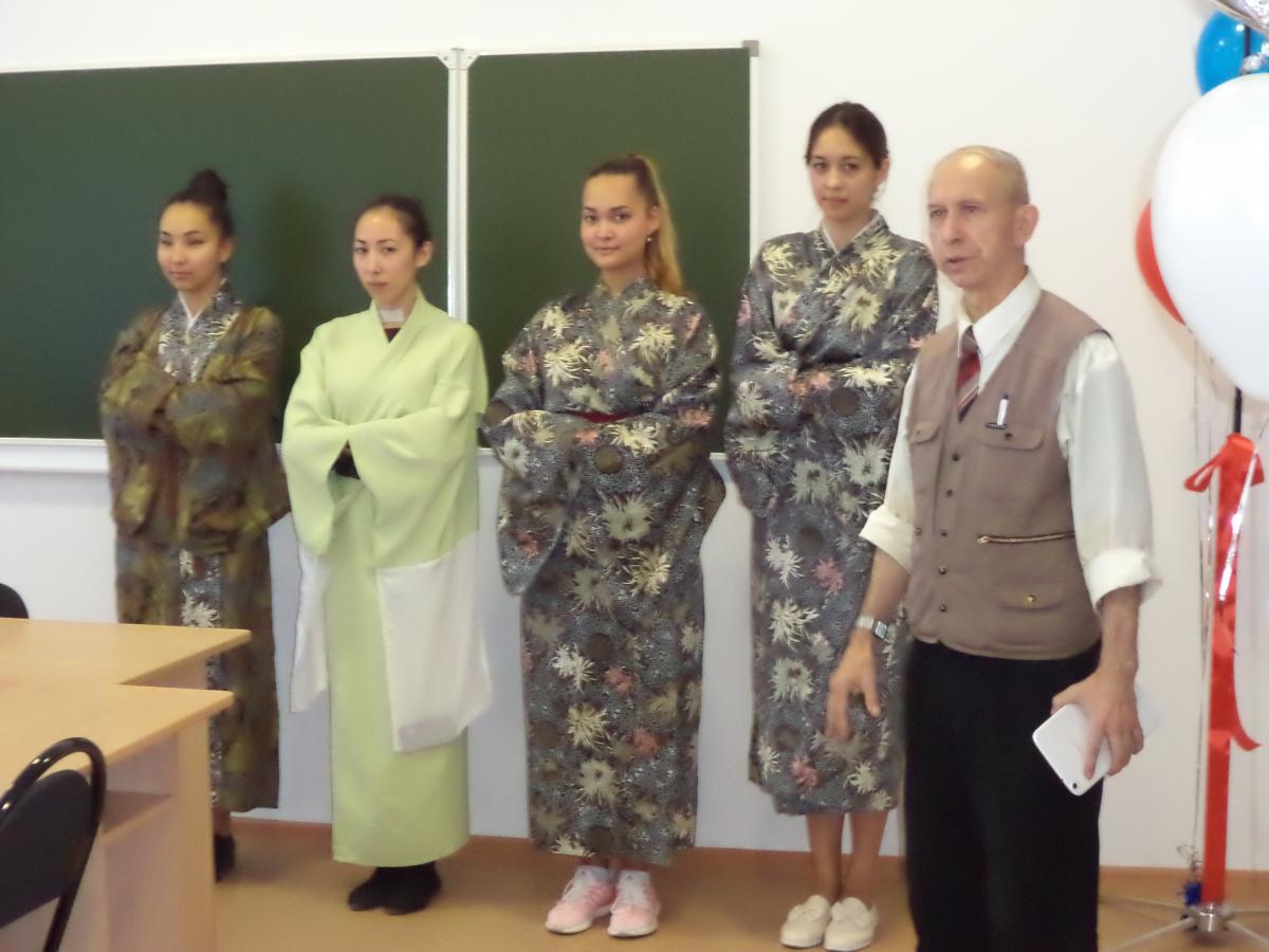 Иностранные студенты на открытии класса японской компании «Субару» Фото 1