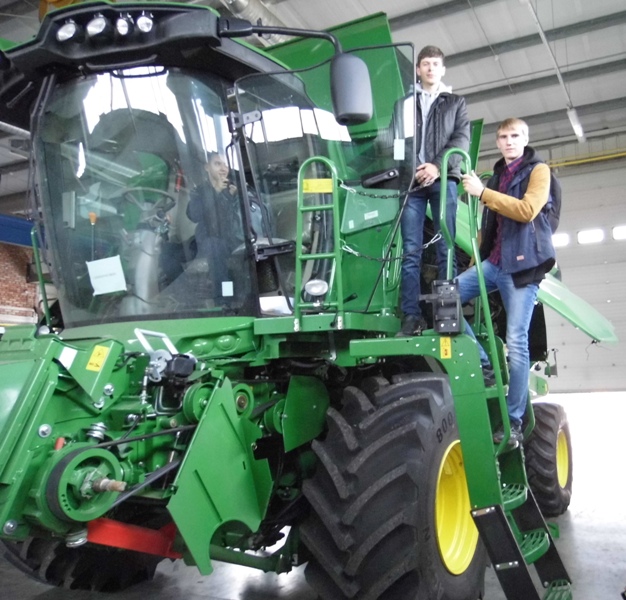 Мастер-класс по зерноуборочным комбайнам John Deere серий W и S на базе ООО «ТВС-Агротехника» Фото 11